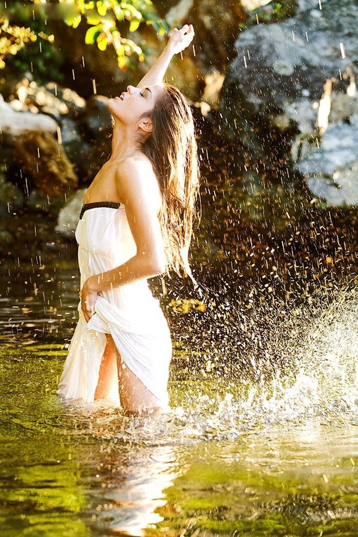 Marie Avgeropoulos in Toronto