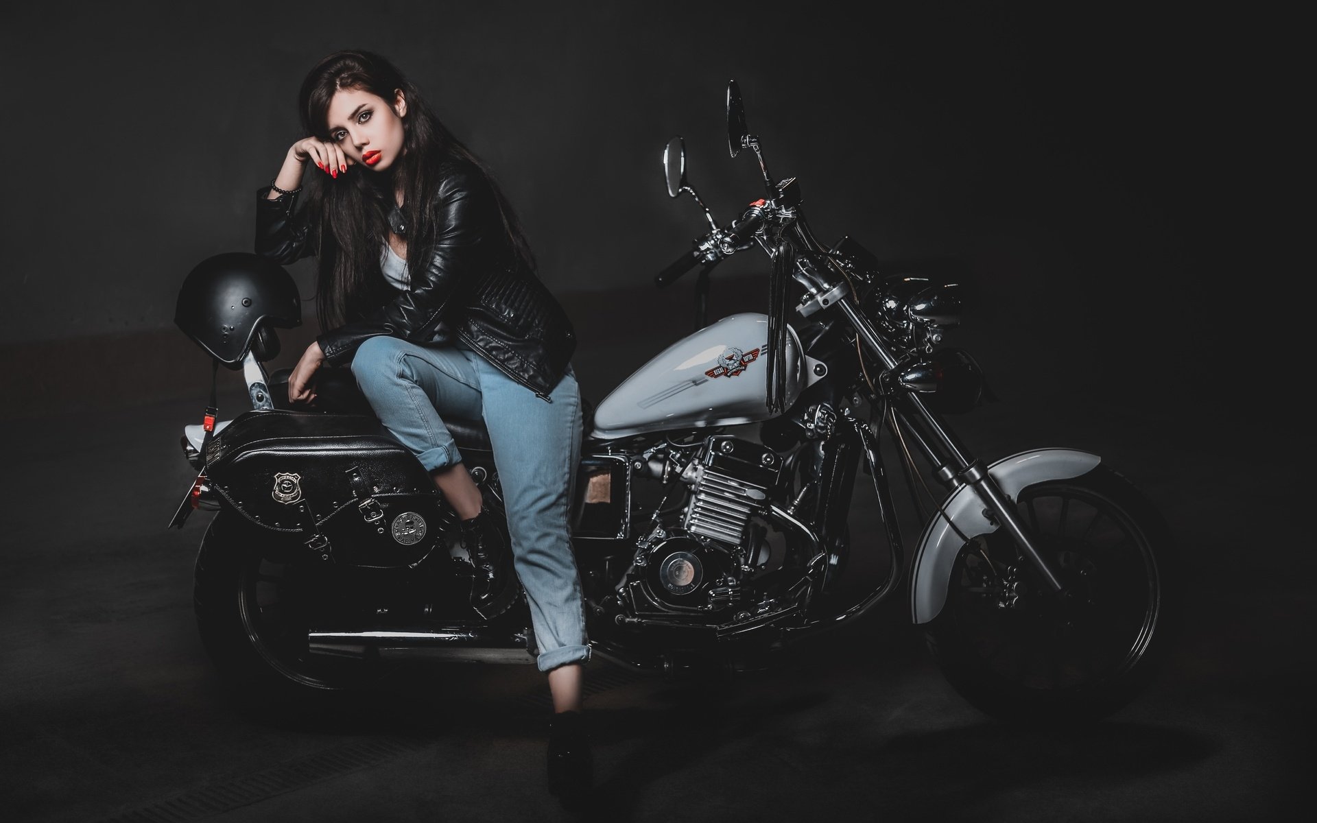 Biker girls: style and drive brings the glow — live moments in Toronto